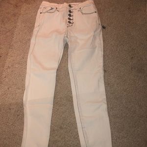 •White High Wasted Jeans•